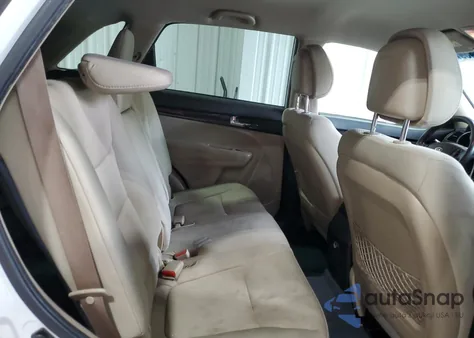 2011 Kia Sorento Base из США, поврежденный, VIN 5XYKTDA24BG165506